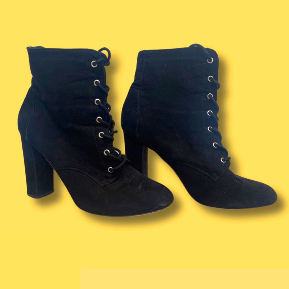 JUSTFAB
Size 8.5
Suede black lace up witchy vibe booties
4” heel